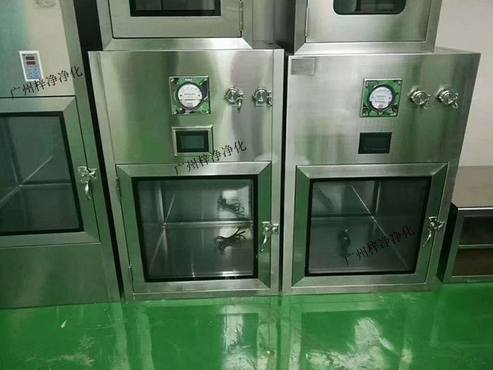 層流傳遞窗適用于需要隔離不同潔凈度級別的房間，如潔凈室與普通房間之間的連接、不同潔凈度級別潔凈室之間的連接等。