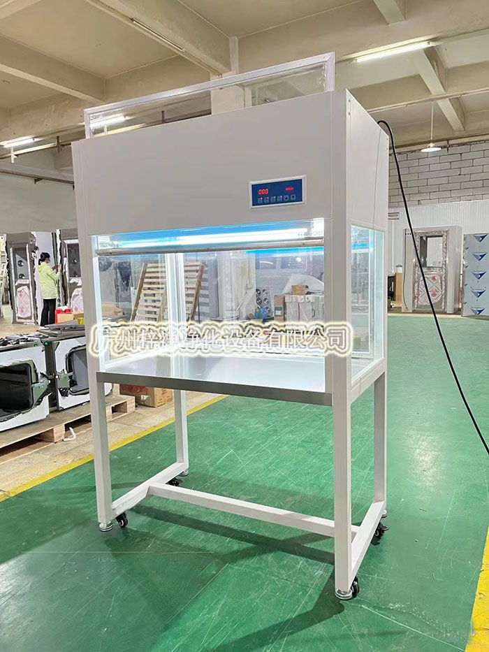 超凈工作臺通過高效過濾器提供單向或垂直單向氣流，形成局部潔凈區(qū)。